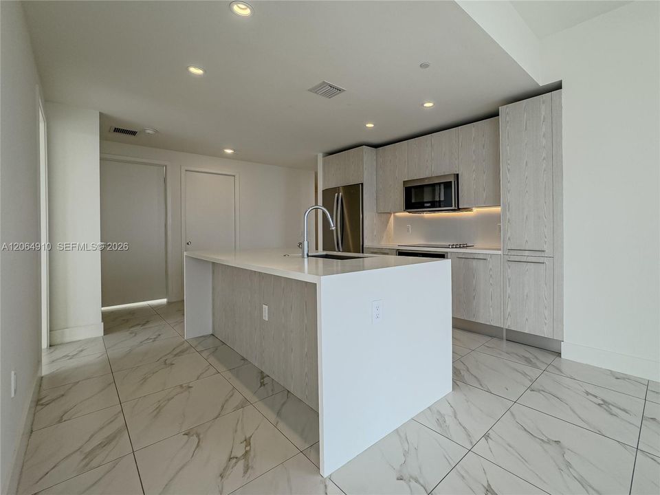 For Rent: $4,100 (3 beds, 3 baths, 1297 Square Feet)