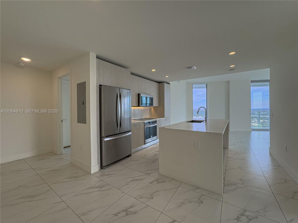 For Rent: $4,100 (3 beds, 3 baths, 1297 Square Feet)