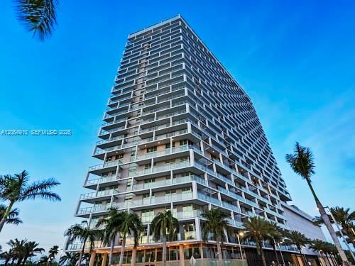 For Rent: $4,100 (3 beds, 3 baths, 1297 Square Feet)