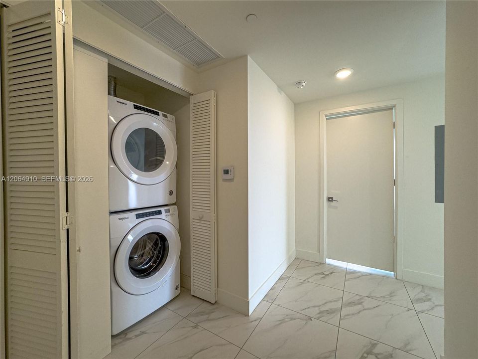 For Rent: $4,100 (3 beds, 3 baths, 1297 Square Feet)