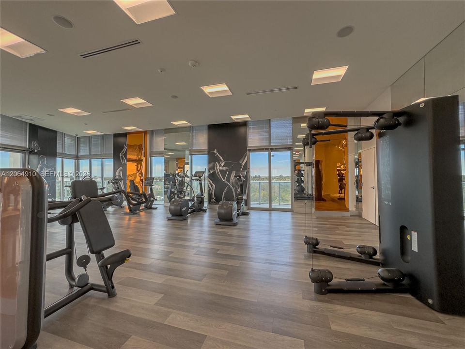 For Rent: $4,100 (3 beds, 3 baths, 1297 Square Feet)