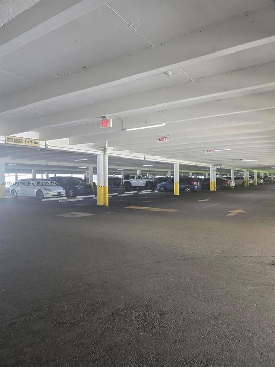 Active With Contract: $1,900 (1 beds, 1 baths, 767 Square Feet)