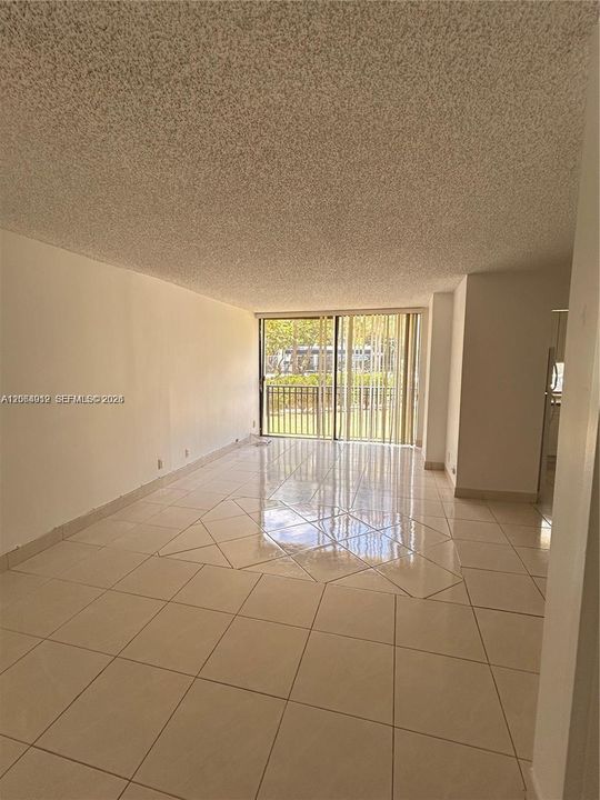 Active With Contract: $1,900 (1 beds, 1 baths, 767 Square Feet)