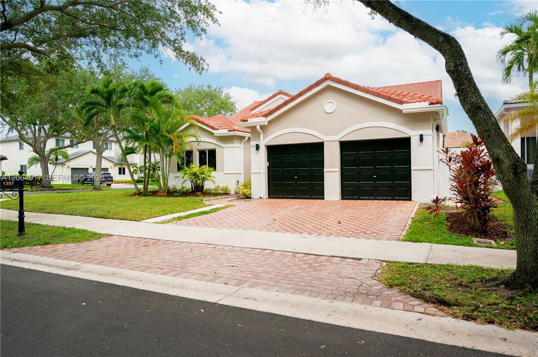 For Sale: $1,075,000 (4 beds, 3 baths, 2151 Square Feet)
