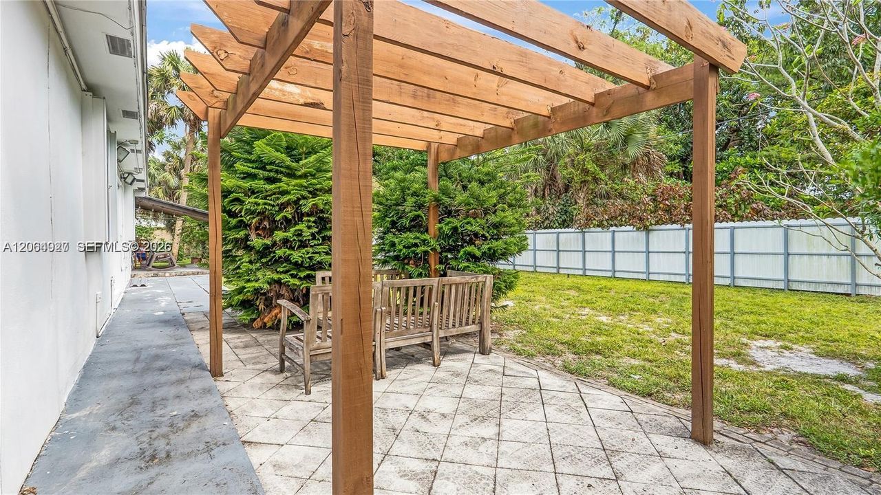 For Sale: $757,000 (3 beds, 2 baths, 2772 Square Feet)