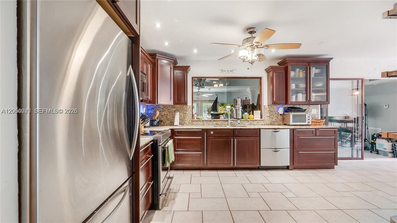 For Sale: $757,000 (3 beds, 2 baths, 2772 Square Feet)