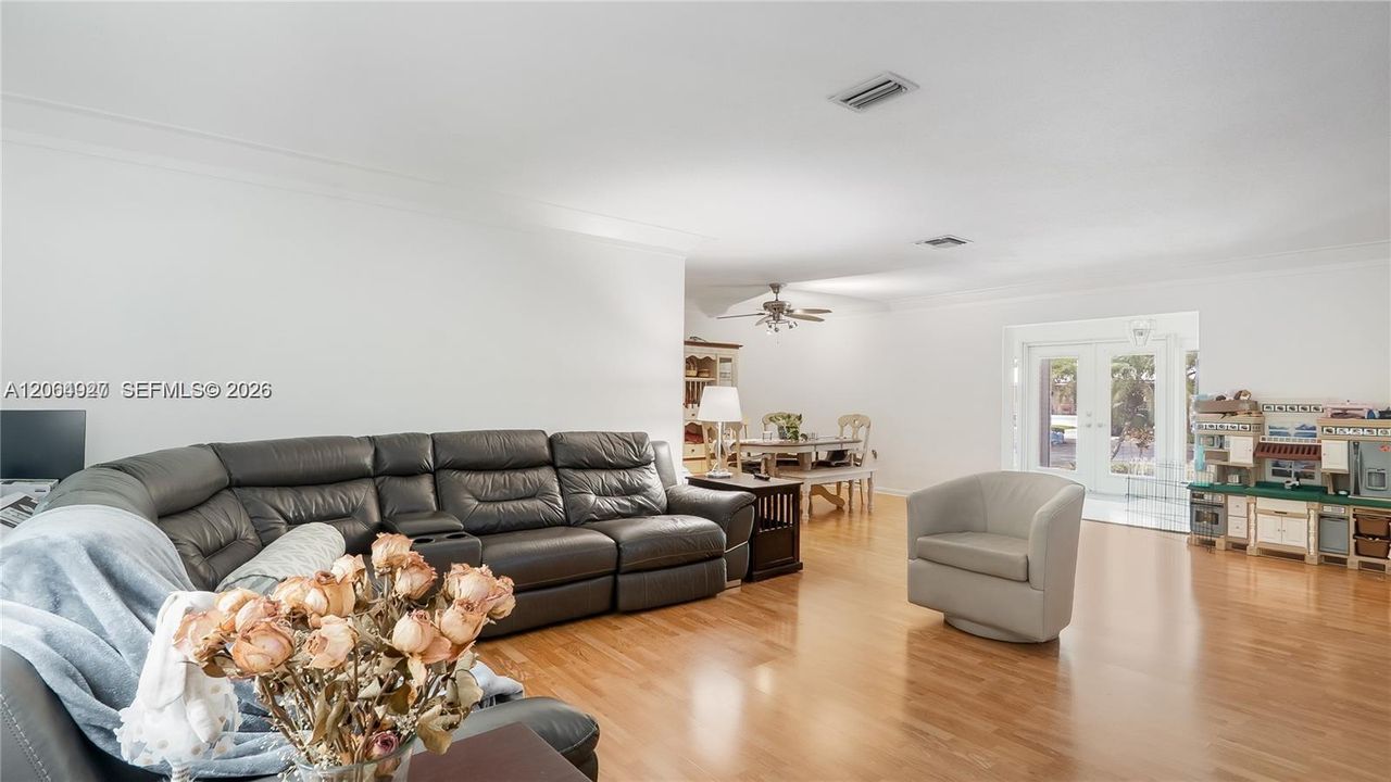 For Sale: $757,000 (3 beds, 2 baths, 2772 Square Feet)
