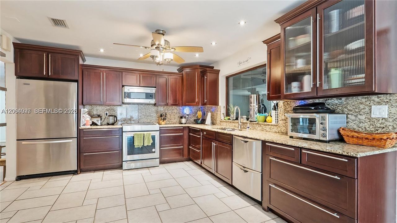 For Sale: $757,000 (3 beds, 2 baths, 2772 Square Feet)