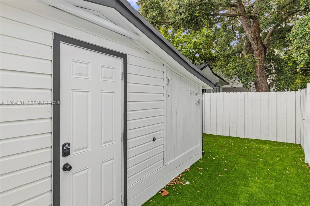 For Rent: $1,400 (0 beds, 1 baths, 2174 Square Feet)