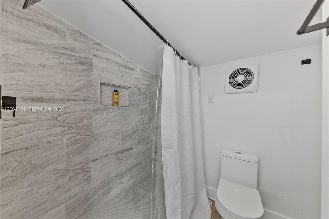 For Rent: $1,400 (0 beds, 1 baths, 2174 Square Feet)