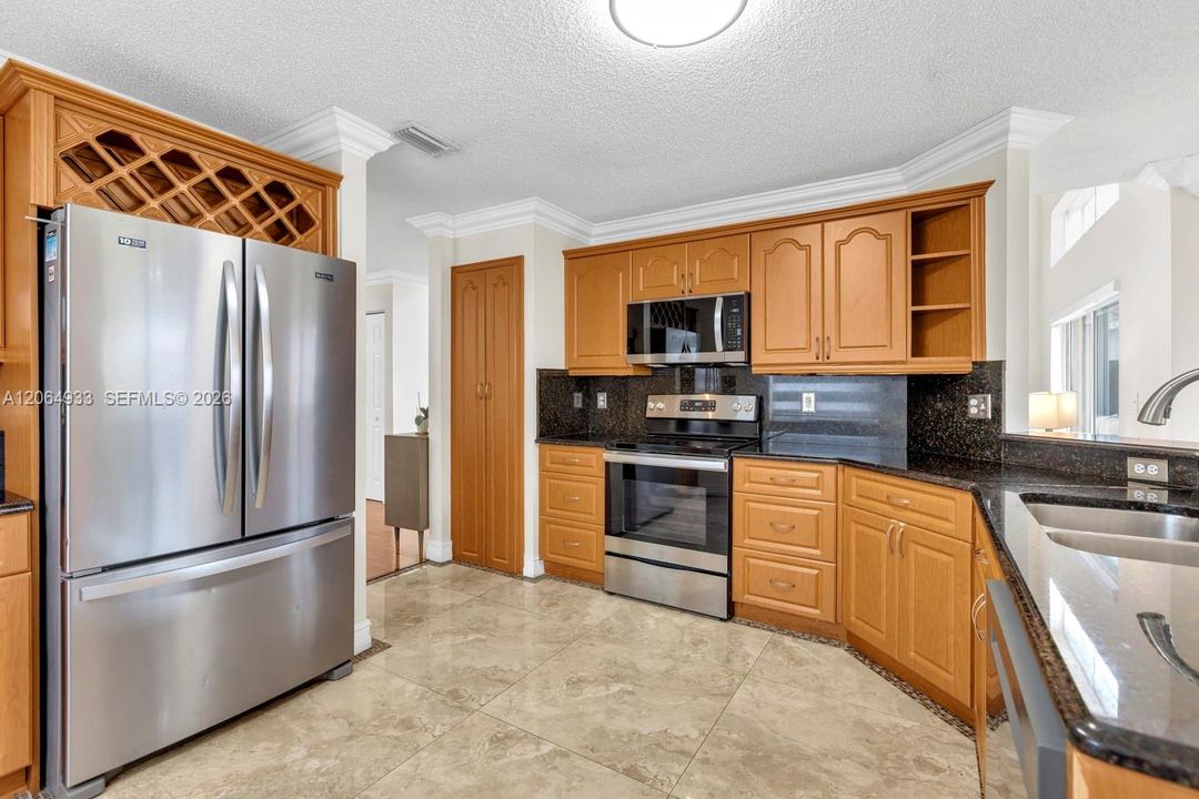 For Sale: $639,990 (3 beds, 2 baths, 1862 Square Feet)