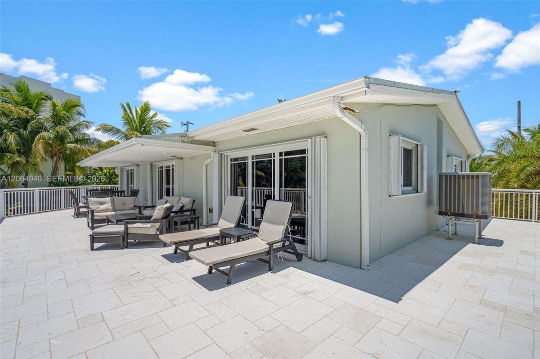 For Sale: $3,850,000 (4 beds, 4 baths, 2596 Square Feet)