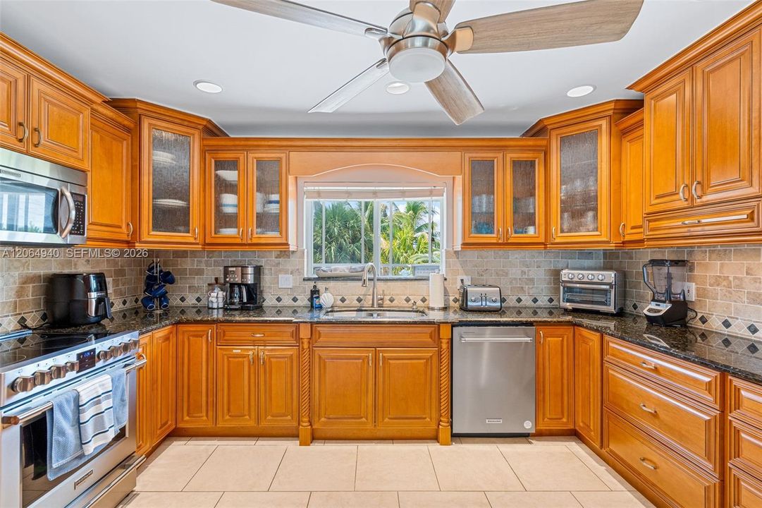 For Sale: $3,850,000 (4 beds, 4 baths, 2596 Square Feet)