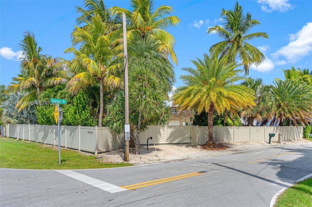 For Sale: $3,850,000 (4 beds, 4 baths, 2596 Square Feet)