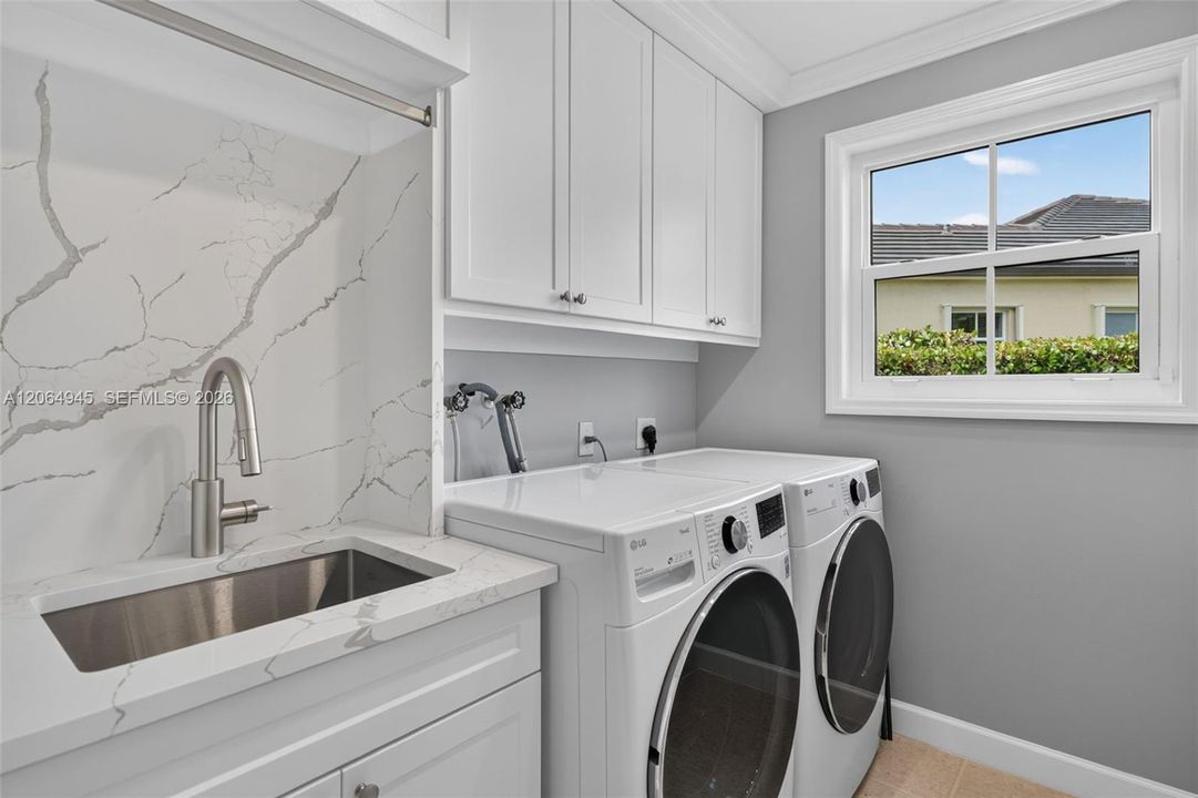 For Sale: $1,350,000 (5 beds, 4 baths, 2896 Square Feet)