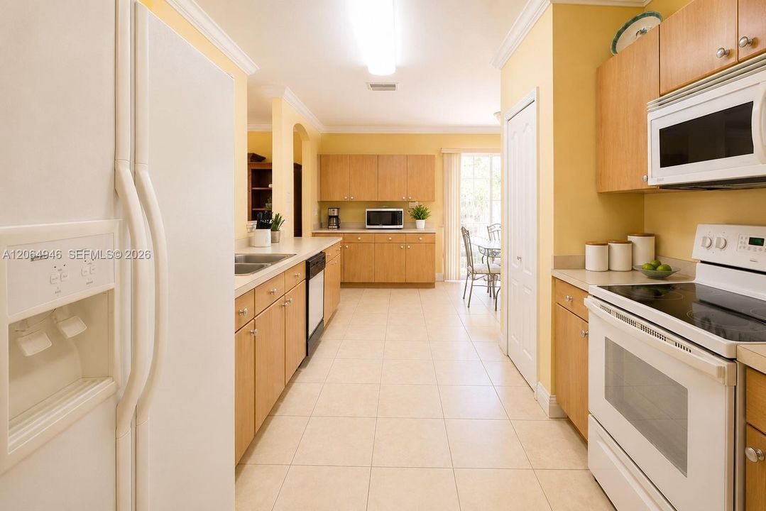 Под контрактом: $725,000 (3 спален, 2 ванн, 1840 Квадратных фут)