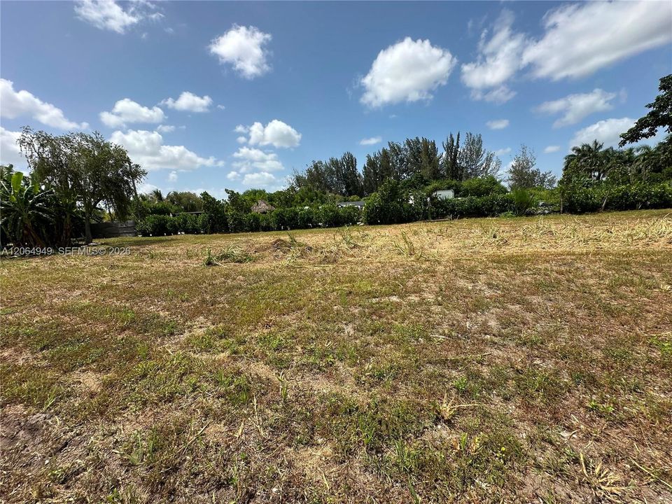 En Venta: $410,000 (1.36 acres)