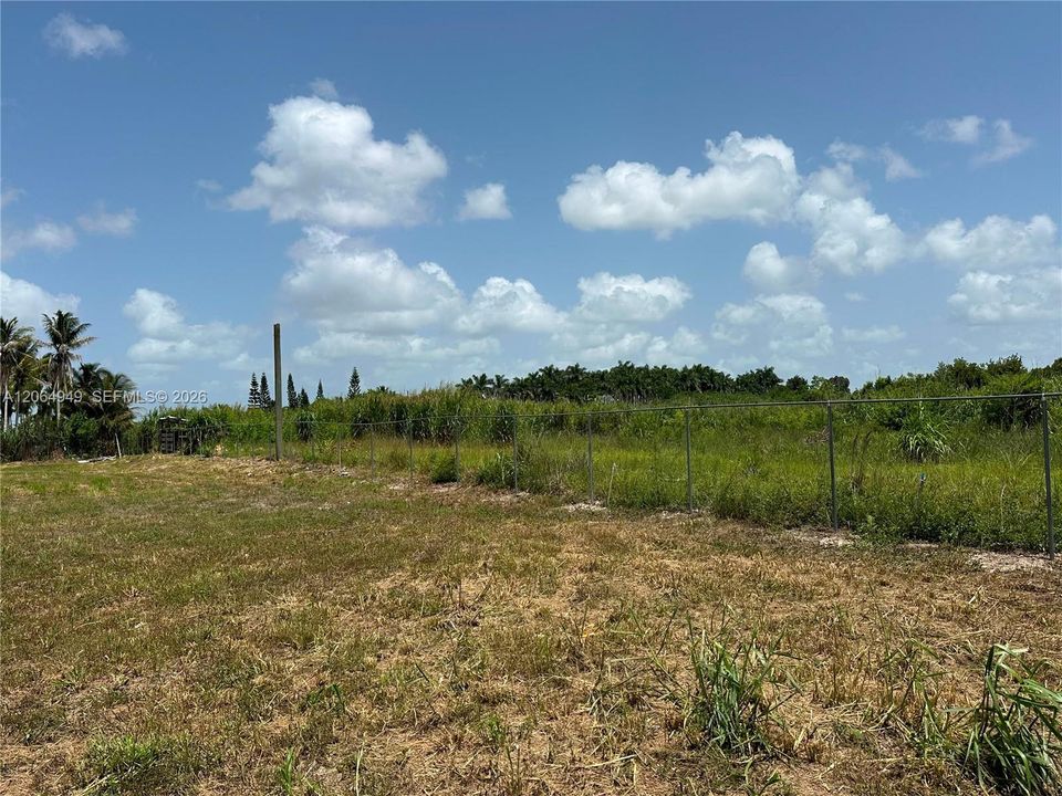 En Venta: $410,000 (1.36 acres)