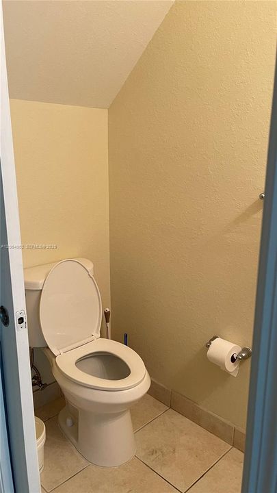 For Sale: $299,000 (3 beds, 2 baths, 1309 Square Feet)