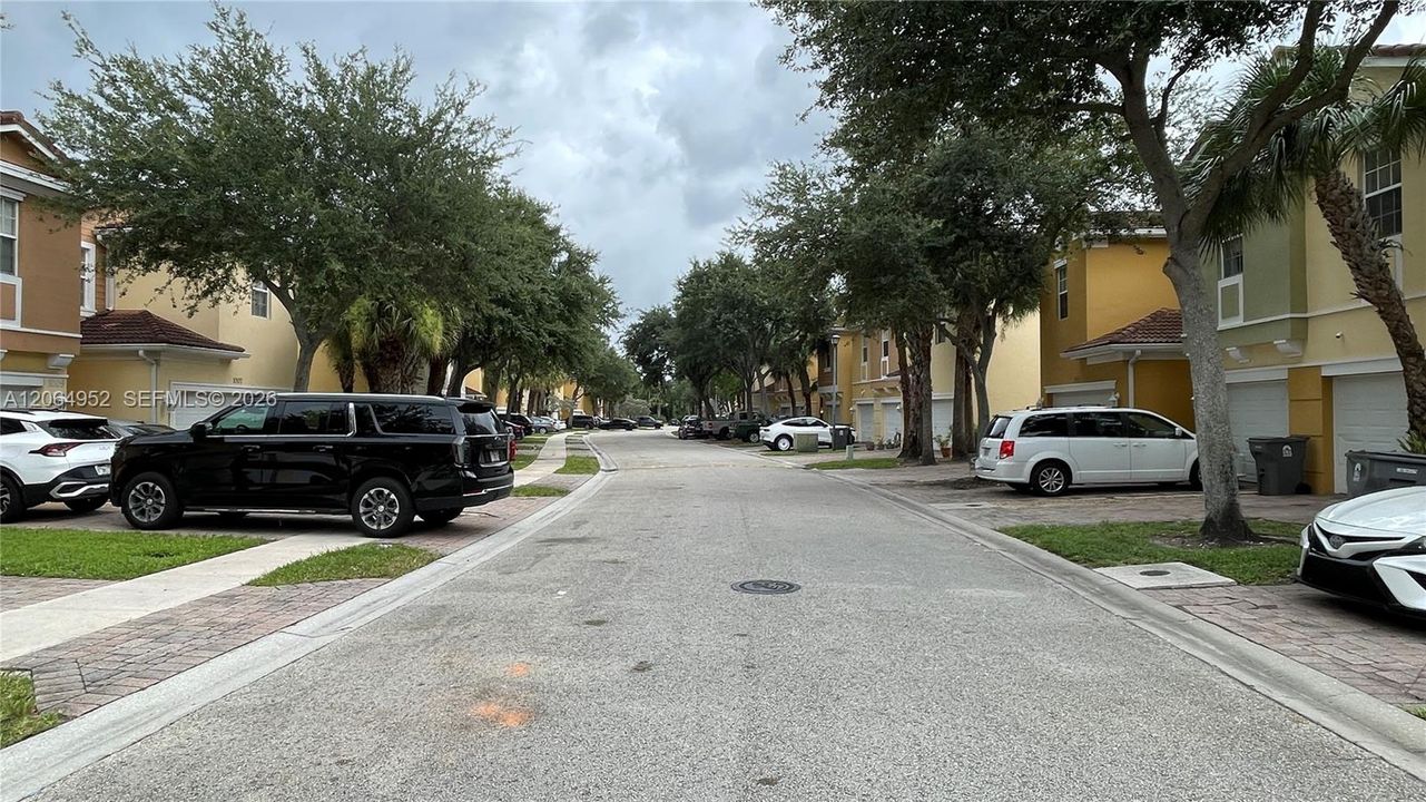 For Sale: $299,000 (3 beds, 2 baths, 1309 Square Feet)