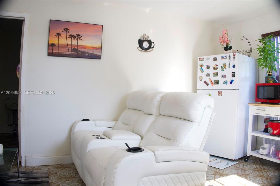 For Sale: $710,000 (5 beds, 3 baths, 2178 Square Feet)
