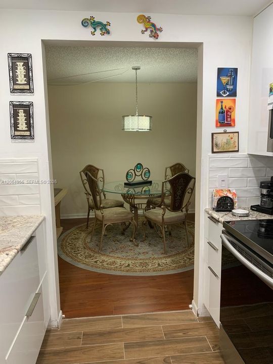 Active With Contract: $1,500 (1 beds, 1 baths, 811 Square Feet)