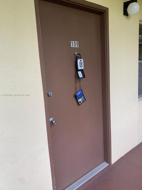 Active With Contract: $1,500 (1 beds, 1 baths, 811 Square Feet)