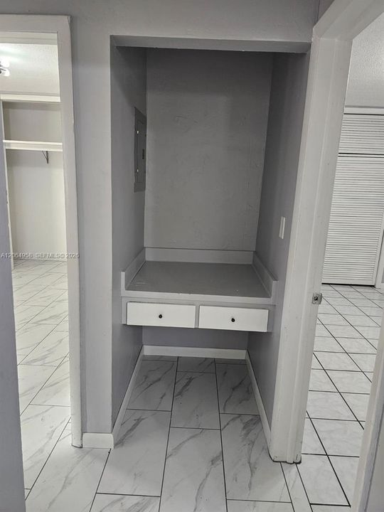 For Rent: $2,300 (2 beds, 1 baths, 800 Square Feet)