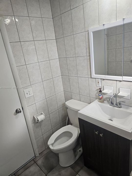 For Rent: $2,300 (2 beds, 1 baths, 800 Square Feet)