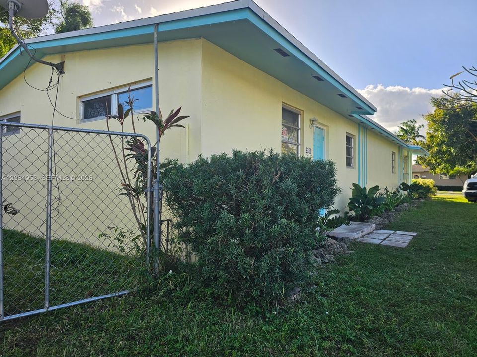 For Rent: $2,300 (2 beds, 1 baths, 800 Square Feet)