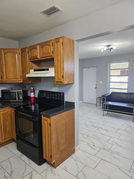 For Rent: $2,300 (2 beds, 1 baths, 800 Square Feet)
