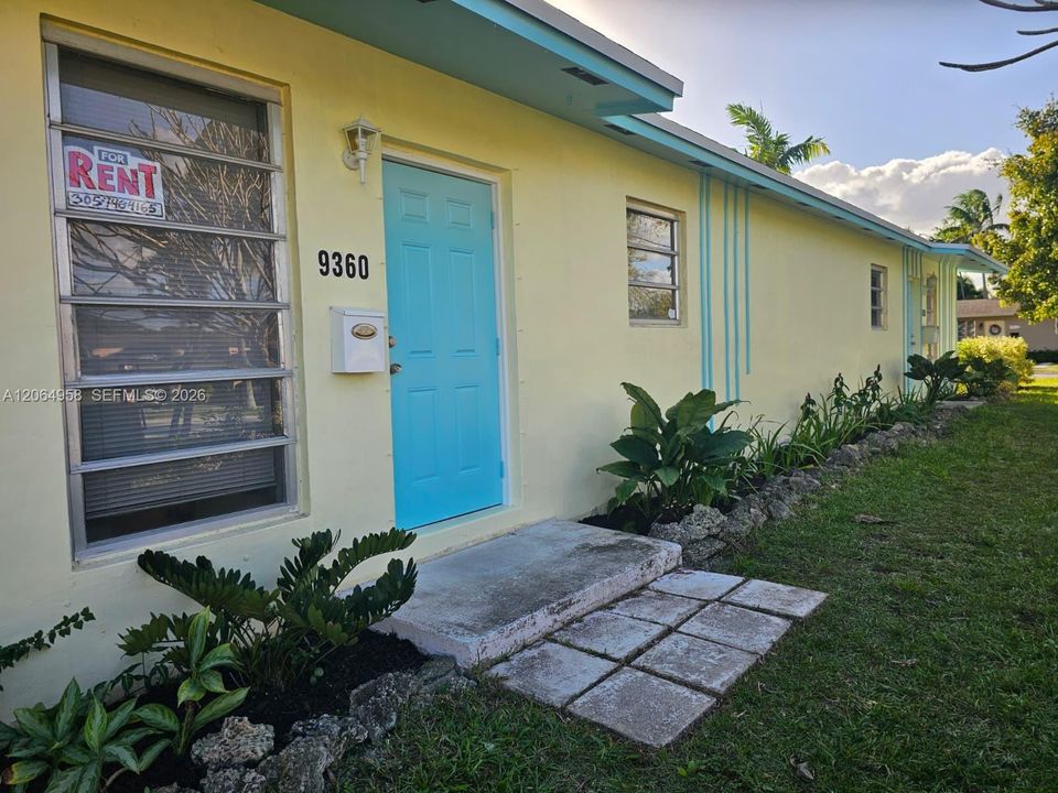 For Rent: $2,300 (2 beds, 1 baths, 800 Square Feet)