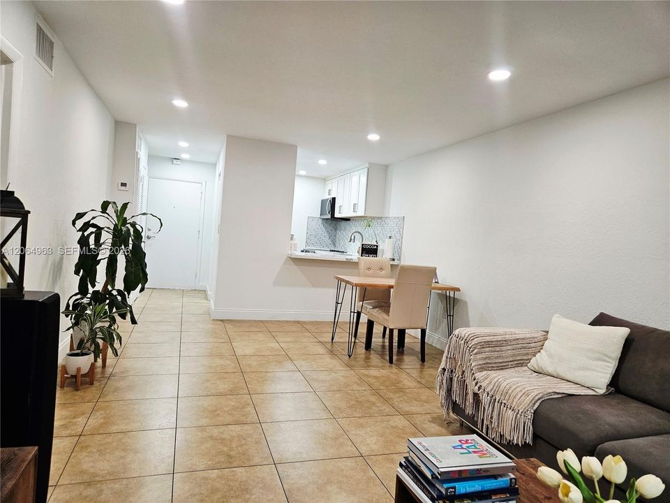 В аренду: $1,900 (1 спален, 1 ванн, 1010 Квадратных фут)