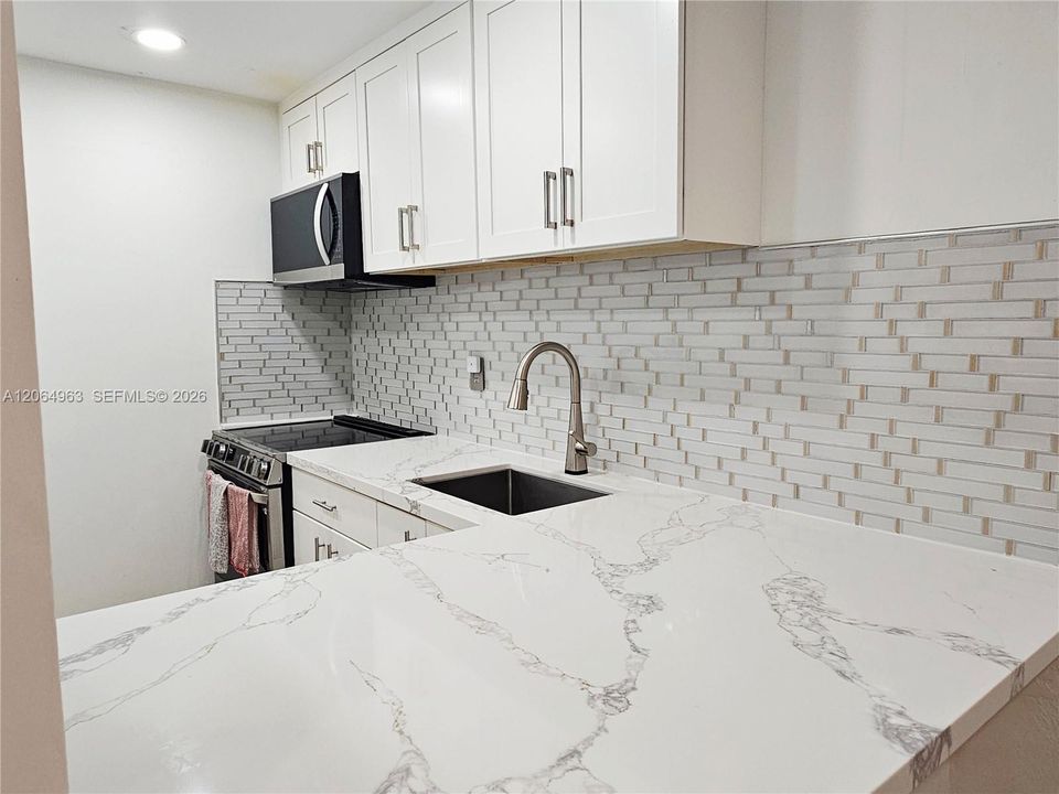 В аренду: $1,900 (1 спален, 1 ванн, 1010 Квадратных фут)