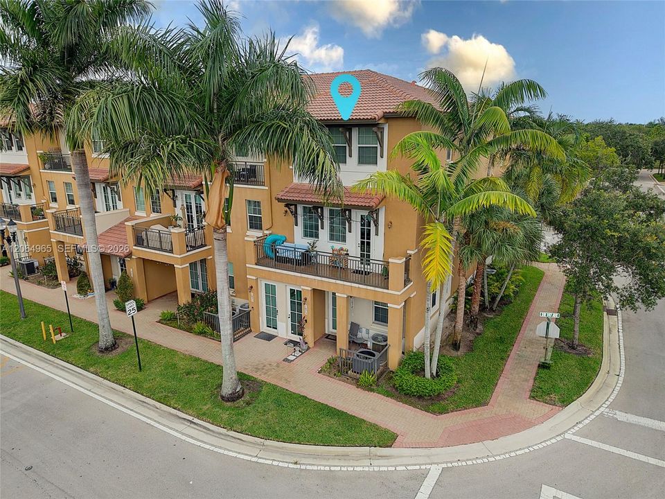 For Sale: $465,000 (3 beds, 3 baths, 1745 Square Feet)
