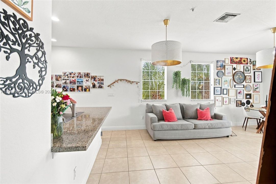 For Sale: $465,000 (3 beds, 3 baths, 1745 Square Feet)