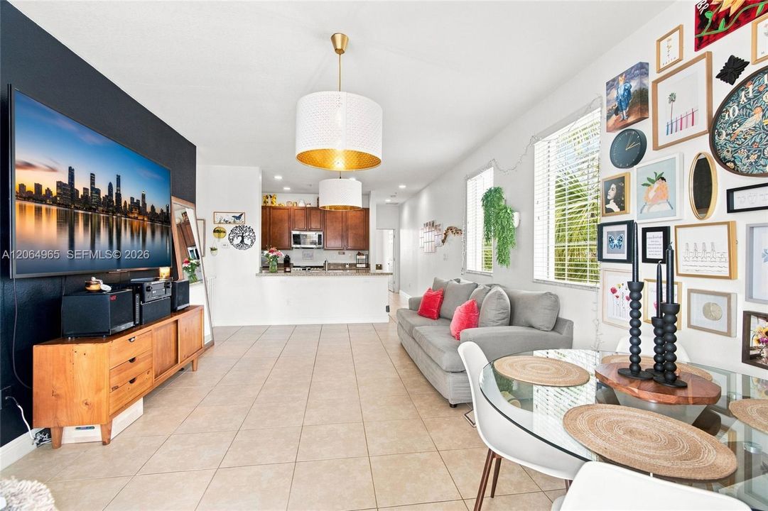 For Sale: $465,000 (3 beds, 3 baths, 1745 Square Feet)