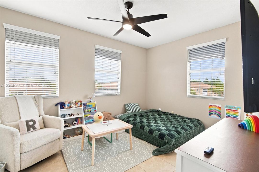For Sale: $465,000 (3 beds, 3 baths, 1745 Square Feet)