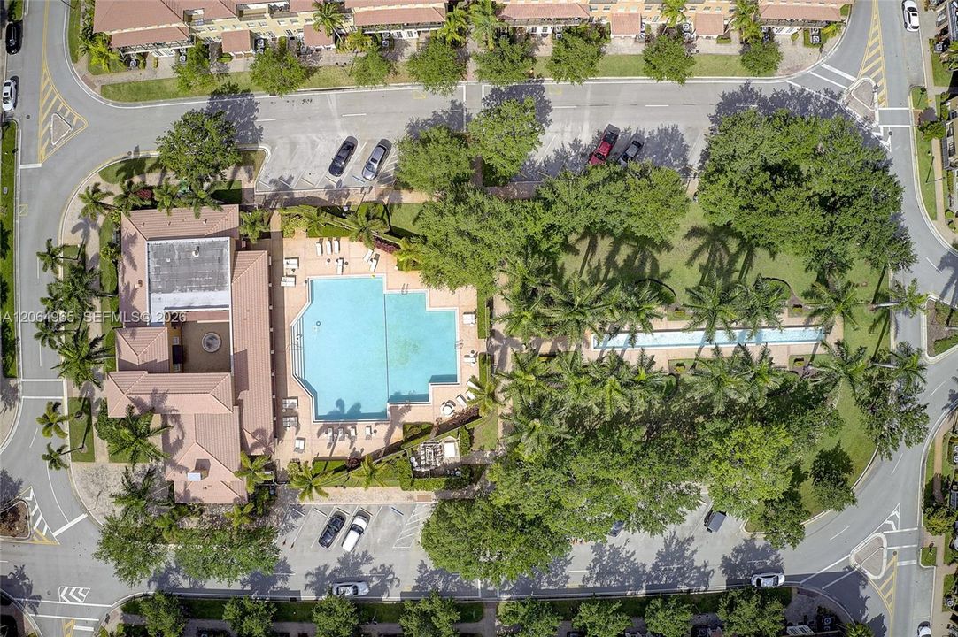 For Sale: $465,000 (3 beds, 3 baths, 1745 Square Feet)