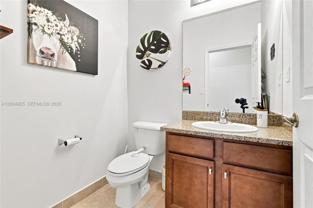 For Sale: $465,000 (3 beds, 3 baths, 1745 Square Feet)