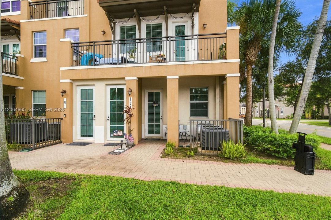 For Sale: $465,000 (3 beds, 3 baths, 1745 Square Feet)