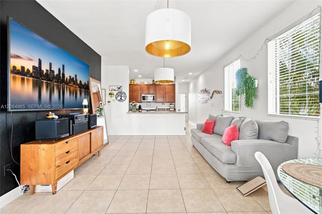 For Sale: $465,000 (3 beds, 3 baths, 1745 Square Feet)