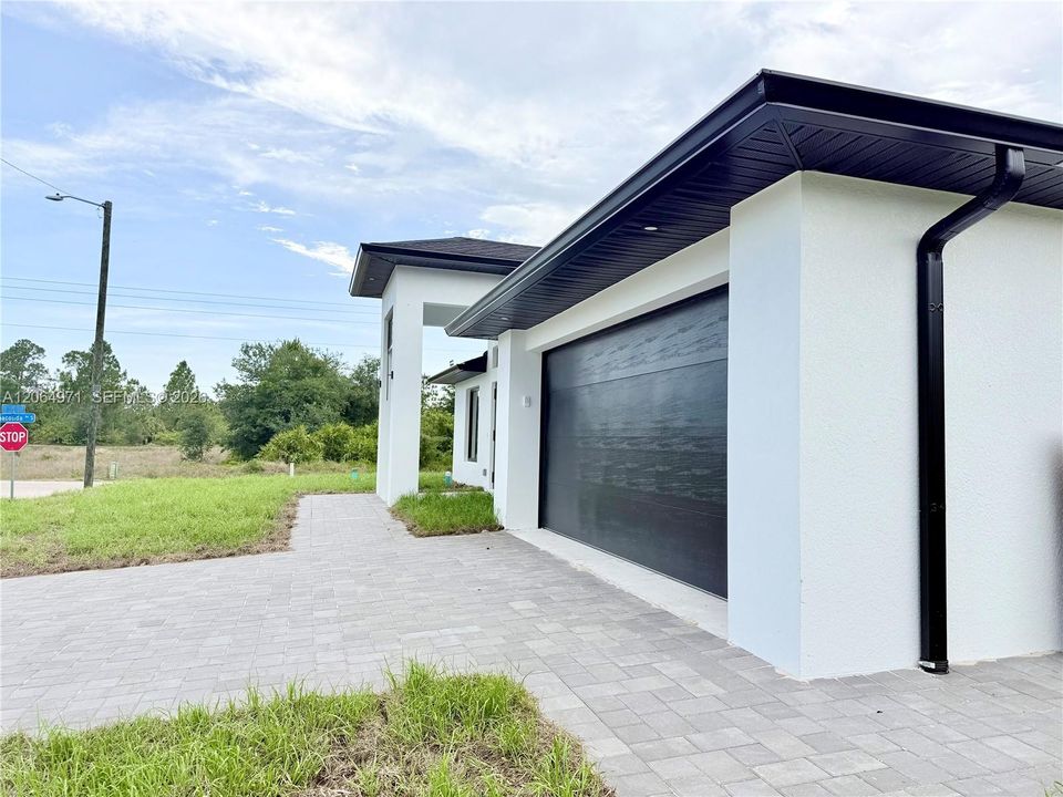 Vendido Recientemente: $325,000 (4 camas, 2 baños, 1650 Pies cuadrados)