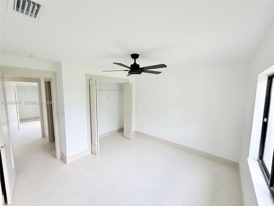 Vendido Recientemente: $325,000 (4 camas, 2 baños, 1650 Pies cuadrados)