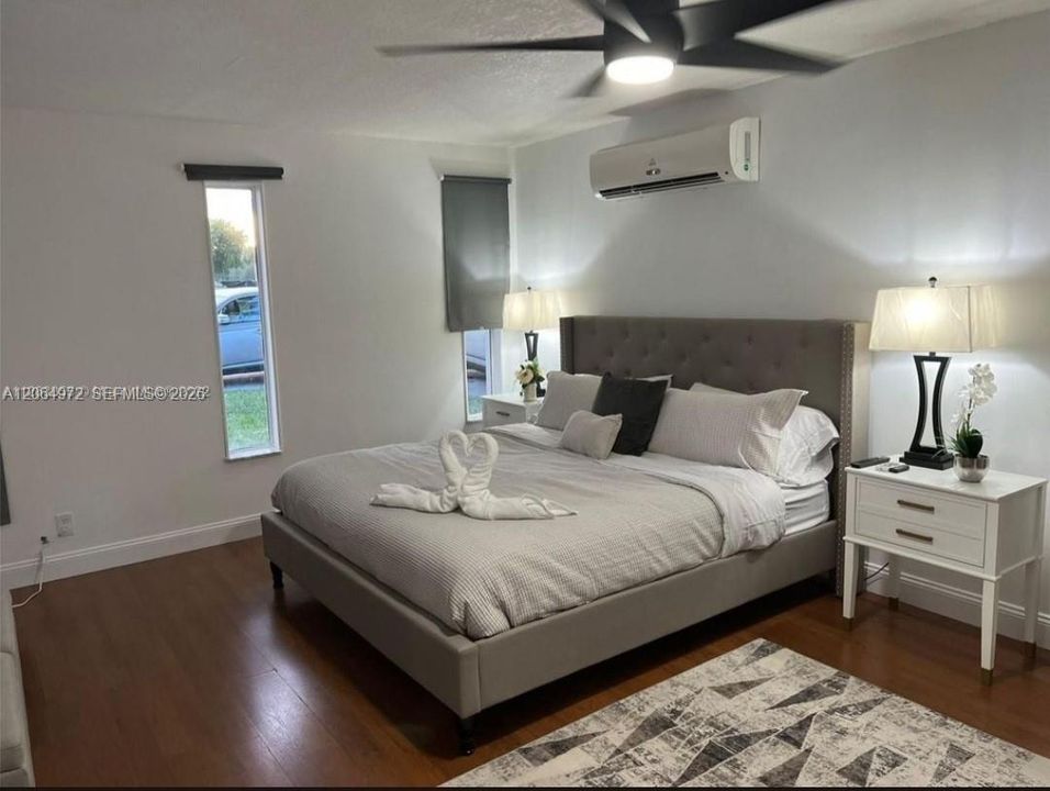 Activo con contrato: $3,900 (4 camas, 2 baños, 1663 Pies cuadrados)