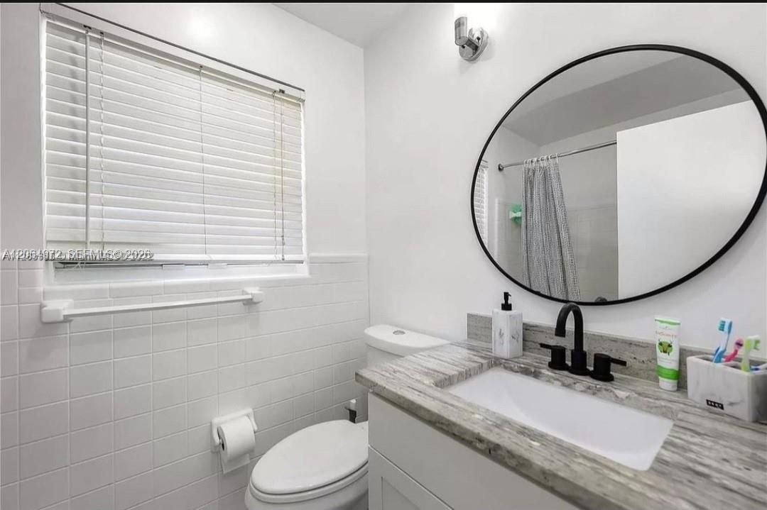 Activo con contrato: $3,900 (4 camas, 2 baños, 1663 Pies cuadrados)