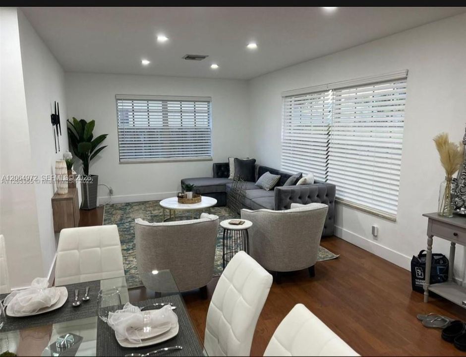 Activo con contrato: $3,900 (4 camas, 2 baños, 1663 Pies cuadrados)