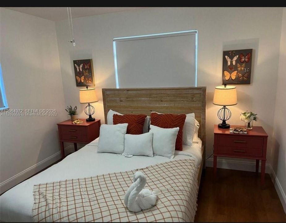 Activo con contrato: $3,900 (4 camas, 2 baños, 1663 Pies cuadrados)