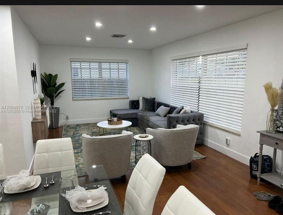 Activo con contrato: $3,900 (4 camas, 2 baños, 1663 Pies cuadrados)