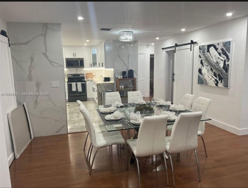 Activo con contrato: $3,900 (4 camas, 2 baños, 1663 Pies cuadrados)